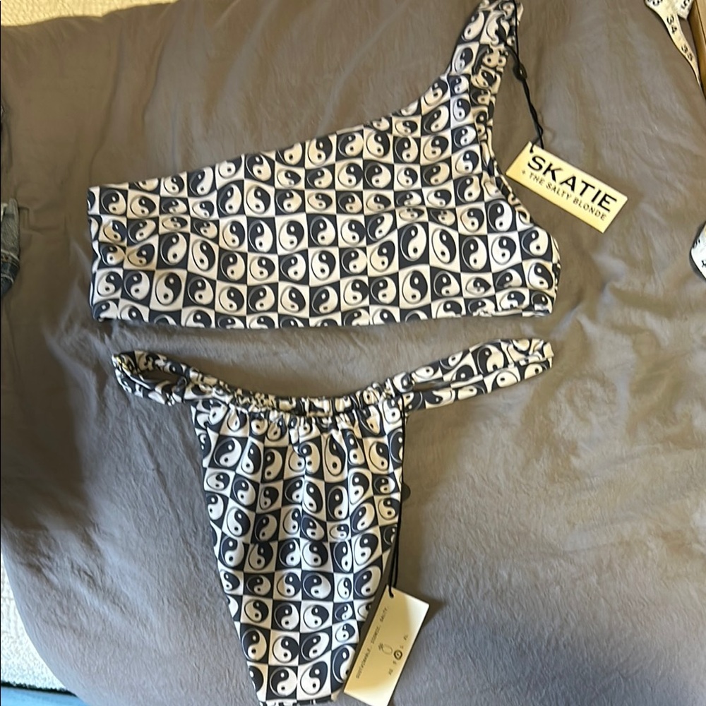 NWT Skatie Blue and White Yin Yang Bikini Size medium